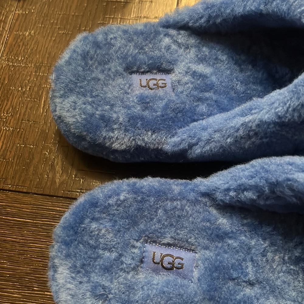 Uggs - Picture 2 of 5